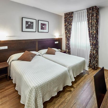 Hotel Rico Луарка Екстериор снимка