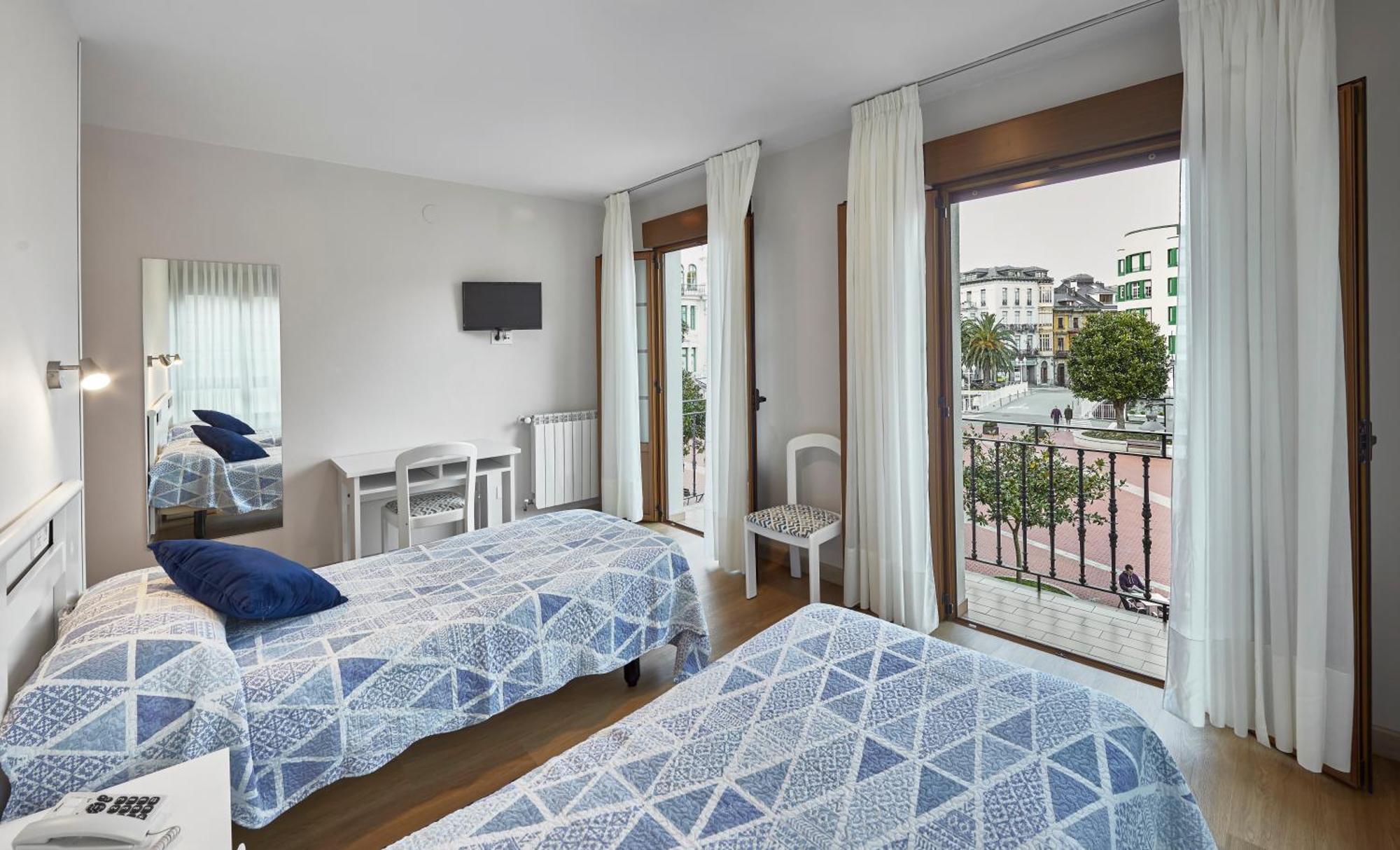 Hotel Rico Луарка Екстериор снимка