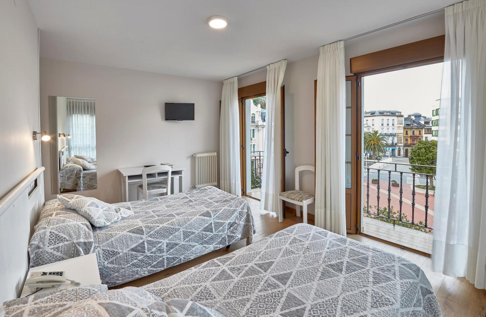 Hotel Rico Луарка Екстериор снимка