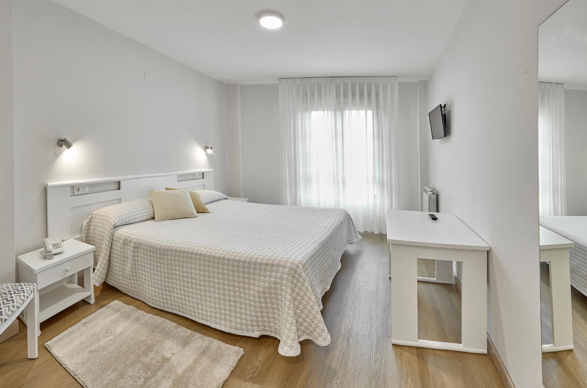 Hotel Rico Луарка Екстериор снимка